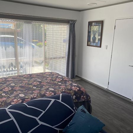 Self Contained En-Suite Private Bathroom, Private Entrance, Close To Shops & Hospital Homestay Hamilton Exterior photo