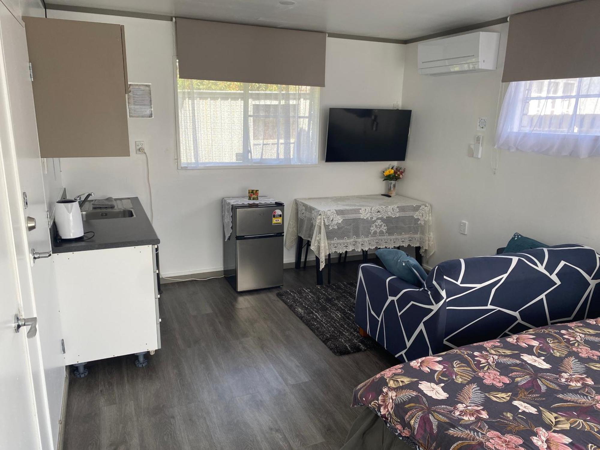 Self Contained En-Suite Private Bathroom, Private Entrance, Close To Shops & Hospital Homestay Hamilton Exterior photo